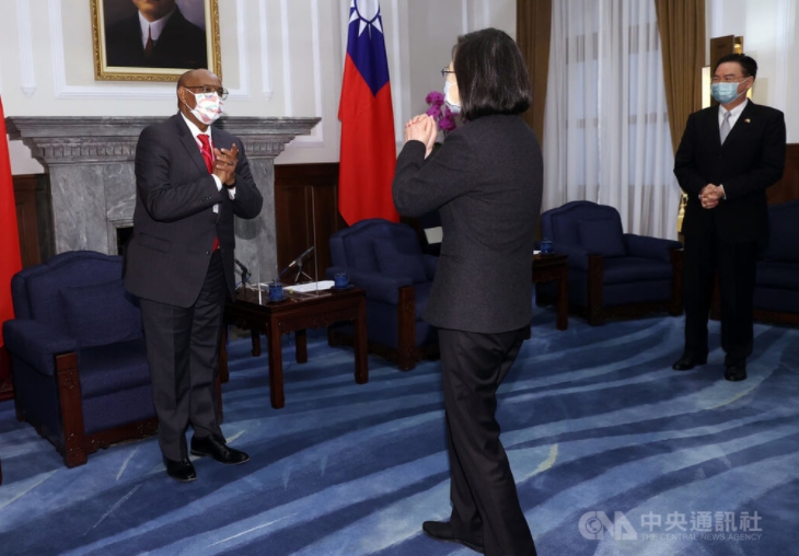 總統蔡英文今天接見索馬利蘭外交部長瑞格薩。(圖/翻攝自中央社)
