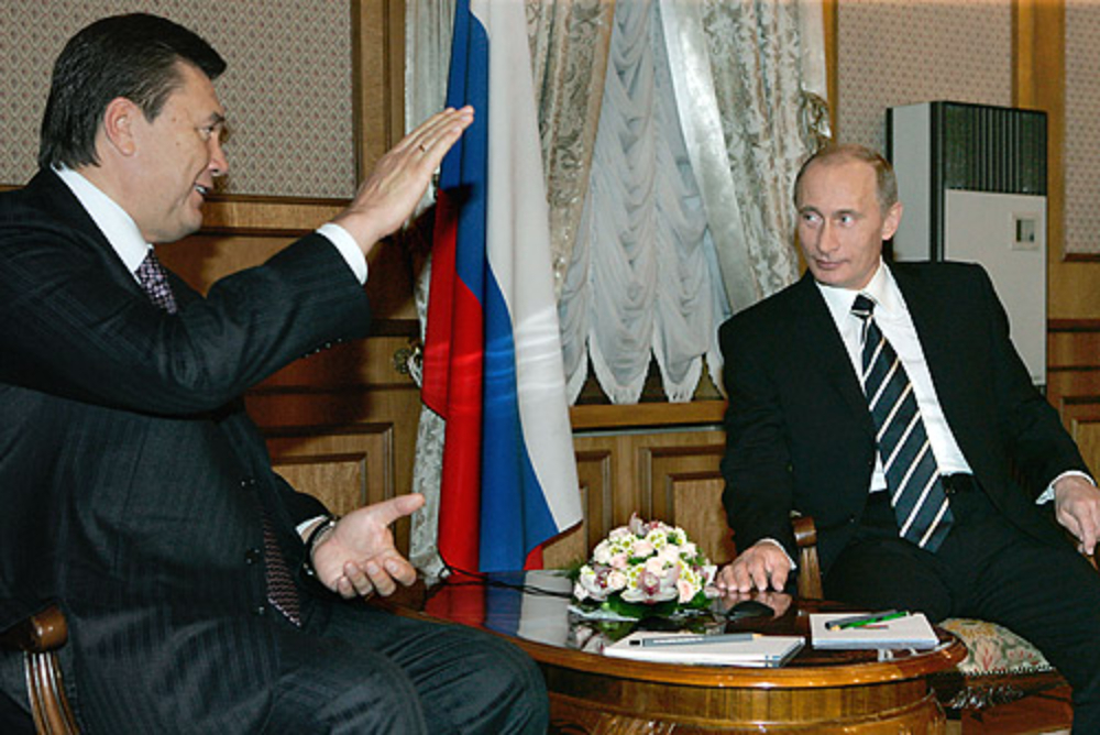 烏克蘭親俄派前總統亞努科維奇（左）與俄羅斯總統普丁（右）。（圖／翻攝自維基百科）
