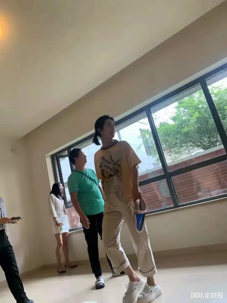 仲介公開謝娜曾在他帶領下看房的證據。(圖/翻攝自微博)