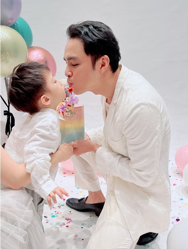 明道與兒子互動逗趣。(圖/恆星影視提供)