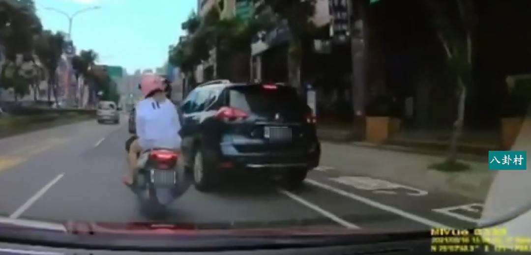 自小客車疑似惡意逼車最高可開罰1.8萬元(攝自臉書《八卦村 - 行車紀錄器影片上傳中心》)