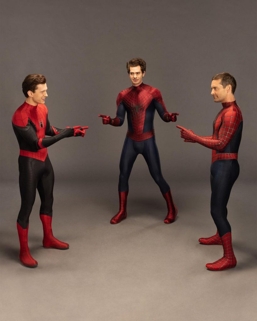 《蜘蛛人》官方IG秀出真人版的三代同堂迷因圖。（圖／翻攝自IG）