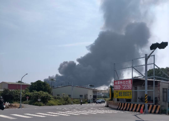 台南明和里火警!(圖/中天新聞)