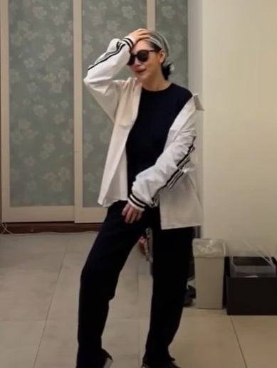 小S模仿具俊曄和大S互相示愛。（圖／翻攝自FB）
