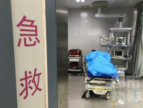 上海一名女護理師在家哮喘發作,但醫院因新冠疫情拒收急診患者,因此延誤就醫過世。(圖/翻攝自微博)