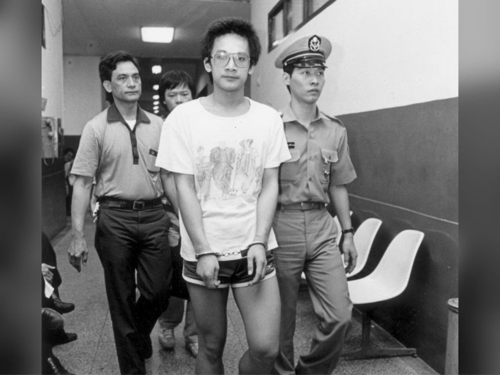 阿里山鄒族出身的湯英伸，1986年初自嘉義師專休學前往台北工作，不料在老闆剝削、狠酸「番仔」之下，他竟氣得殺害對方全家，最終遭判死刑，成為台灣最年輕死囚。（圖／中天新聞）