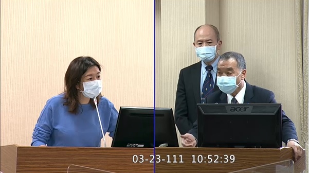 立委林靜儀質詢國防部長邱國正(攝自立院直播)