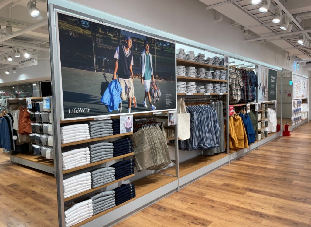 俄羅斯境內48間分店遭停業。(圖/翻攝臉書/UNIQLO)