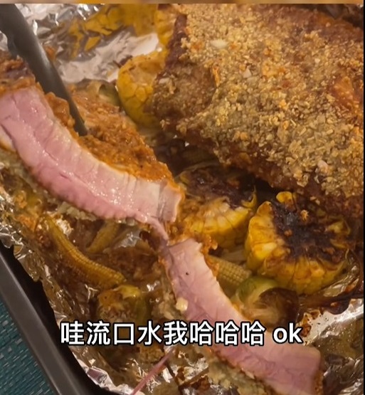 張馨月自製羊排。(圖/翻攝自微博)