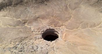 葉門巴豪特之井因深度極深且神祕，被當地人稱為「地獄之井」。（圖／翻攝自推特）