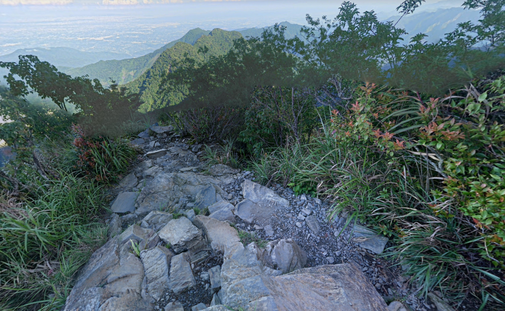 一名64歲林姓男子，昨（24）日前往屏東縣北大武山檜谷山莊登山時，卻不慎失足墜落邊坡。（示意圖／Google Maps）