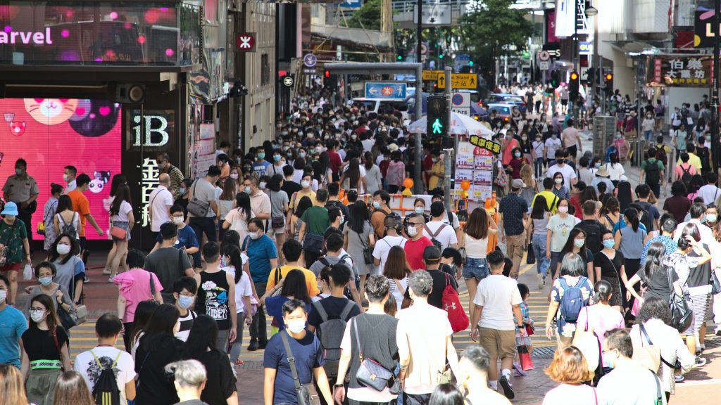 醫師沈政男坦言，即便有人認為到了7月底會降至破千、破百例，但這種類似「清零」的概念，以台灣目前人流指數來說「已經不可能」。（示意圖／Unsplash）