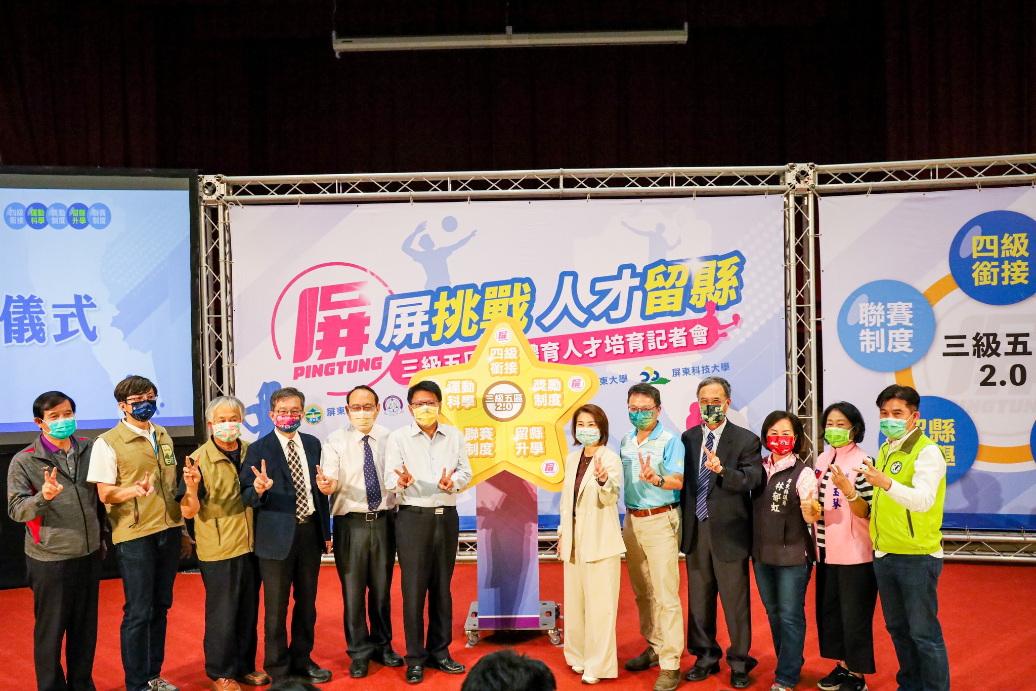 民進黨屏東縣長提名人周春米陪同潘孟安出席縣政活動(攝自周春米臉書)