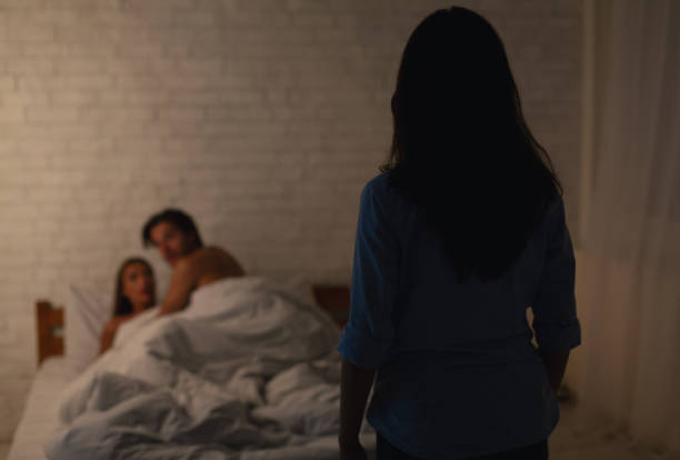 人妻撞見女大生和丈夫共處一室，丈夫全身只穿一條內褲，下面還呈勃起狀態。（示意圖／pixabay）