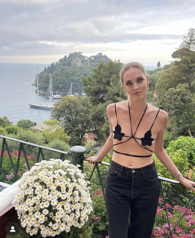 義大利網紅琪亞拉分享自己旅遊穿搭照。（圖／翻攝自 Instagram／Chiara Ferragni）