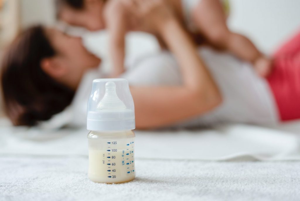汐止1名母親因沒錢買奶粉，竟直接白飯泡湯咬碎後餵食未滿1歲的孩子。（示意圖／翻攝自Pixabay）
