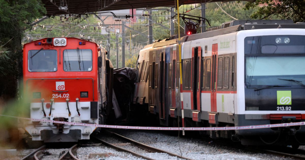 西班牙發生列車脫軌相撞事故。（圖／取自@Reuters）