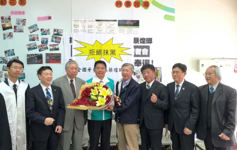 徐巧心爆代理羅氏快篩進口的牛耳國際生技股份有限公司代理負責任是前立委蔡煌瑯的哥哥（攝自徐巧芯臉書）