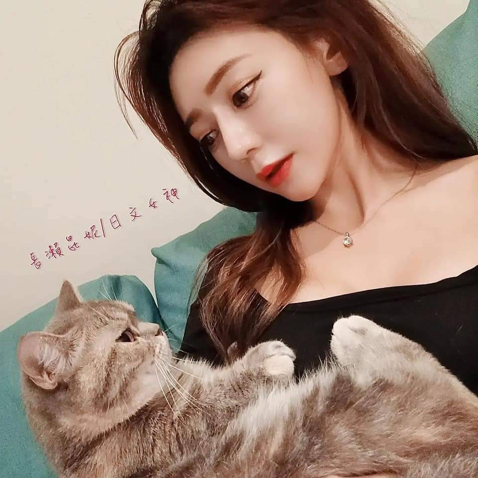 長瀨昆妮與愛貓。(圖/翻攝IG)