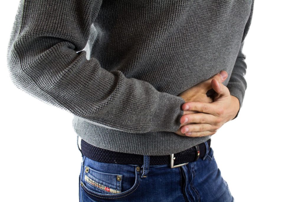 急性腹痛可能是肝癌出現的徵兆之一。（示意圖／翻攝自Pixabay）