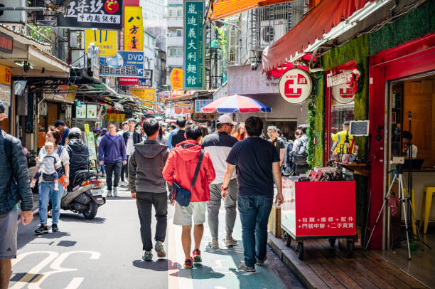 中央氣象局指出，今（7）、明（8）兩天全台大多為多雲到晴，不過水氣仍偏多，部分地區應同時注意出現36℃以上高溫。（示意圖／pixabay）