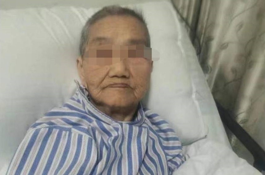 網友爆料,奶奶先前確診死亡,但後來卻又起死回生。(圖/翻攝自微博)