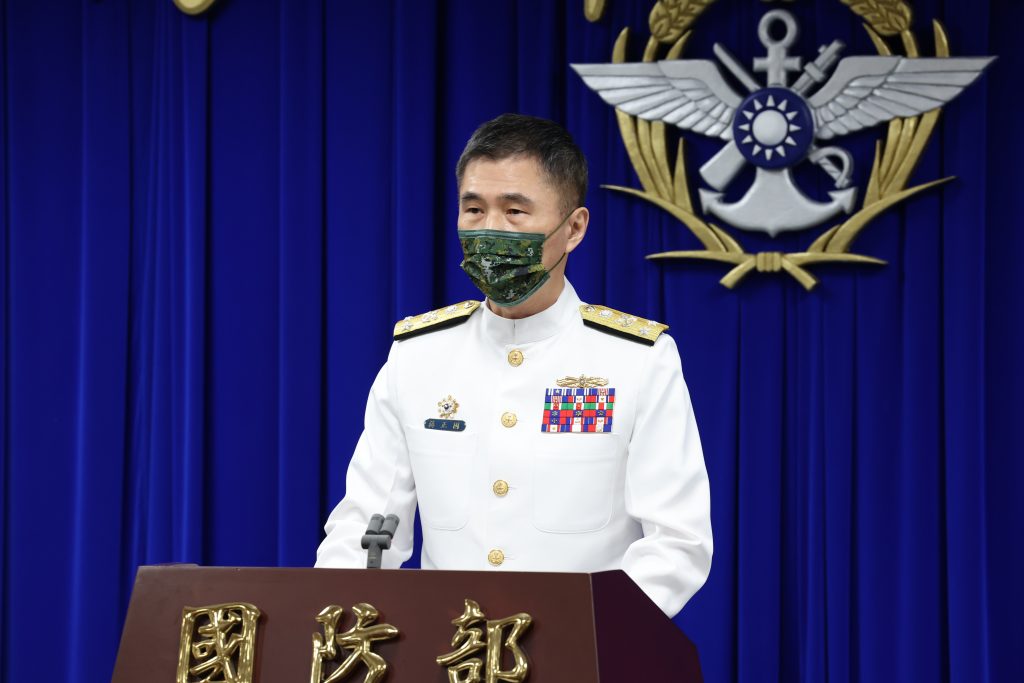 海軍司令部參謀長蔣正國說明S-70C疑似失事原因。（圖／國防部）