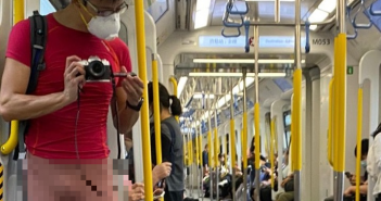 一名網友在搭乘地鐵時只穿一件緊身褲就上街。（圖／翻攝自高登討論區）