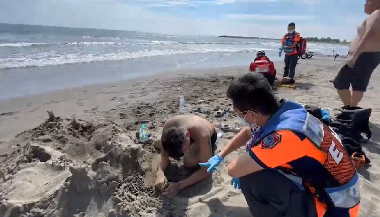 漁光島被浪捲走。（圖／警方提供）