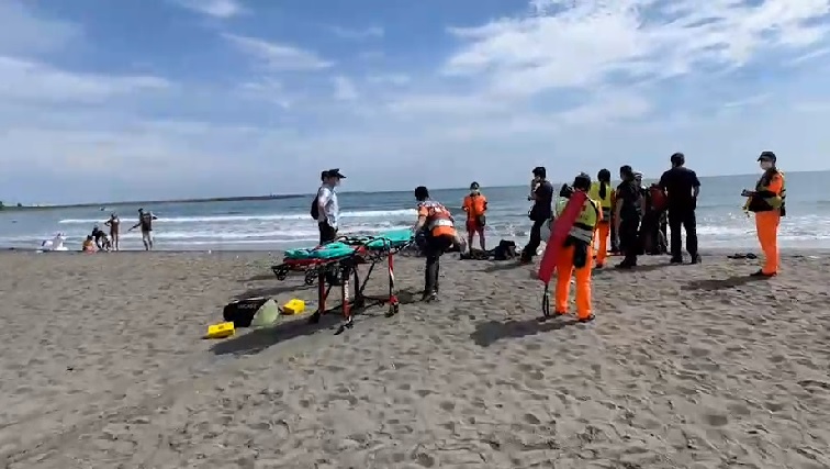 漁光島被浪捲走。（圖／警方提供）