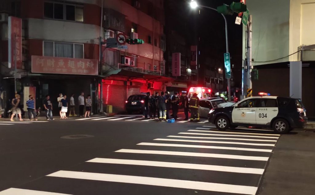 北市中山區吉林路發生飛車衝突。（圖／記者爆料網）