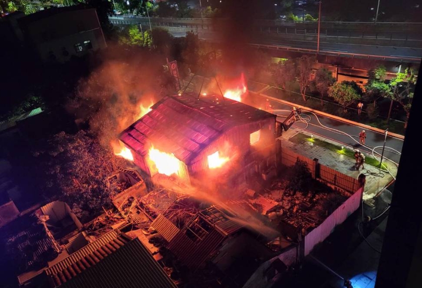 新竹市東大路一間輪胎行，昨（15）日晚間10時許發生一起縱火案，最終釀成8死悲劇！（圖／中天新聞）