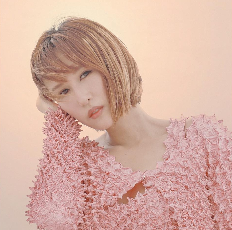 潘嘉麗昨(29)日推出最新單曲《不演了》。(圖/翻攝自潘嘉麗臉書)