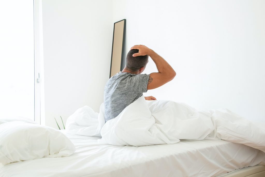 比利時一項研究顯示，經常晨勃的男性，未來死於心臟病或中風的可能性較低。（示意圖／翻攝自pexels）