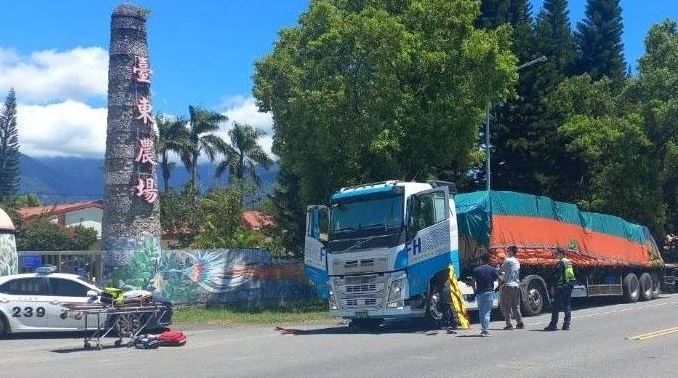 台東農場今日上午有1名曳引車駕駛陳屍車內。（圖／關山分局提供）