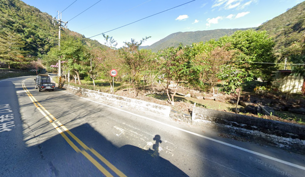 南投縣一名妹妹先前跟著伯父及哥哥上山採李,不料期間竟遭一名沈姓男子亂摸肚子、下體等部位,直到事後返家告知母親「尿尿地方被摸」,這離譜事件才曝光!(示意圖/Google Maps)