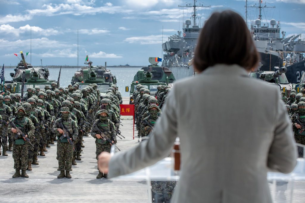  蔡英文總統視導海軍陸戰隊。（圖／蔡英文臉書） 