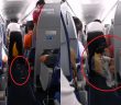 微博近期有一段影片備受討論，一名乘客疑似腸胃不適，一時憋不住，在前往廁所的路上就漏了出來。（圖／節自微博）