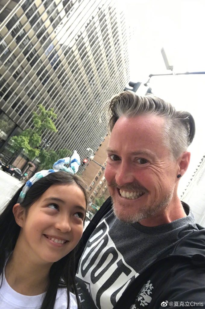 夏克立曾帶著女兒夏天參與陸綜《爸爸去哪兒》走紅。（圖／翻攝自微博）