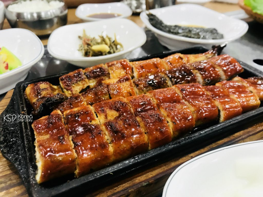  鰻魚也是韓國夏季補身料理中的常客 。（圖／翻攝自KSD韓星網）