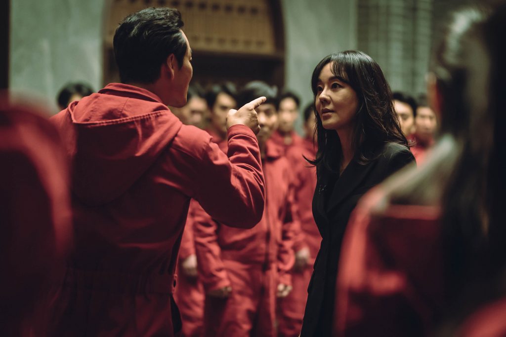 金倫珍飾演南韓危機談判組的「宣祐真」。(圖/Netflix提供)