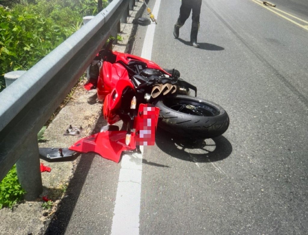 在北宜公路肇事的大型重機。(圖/翻攝畫面)