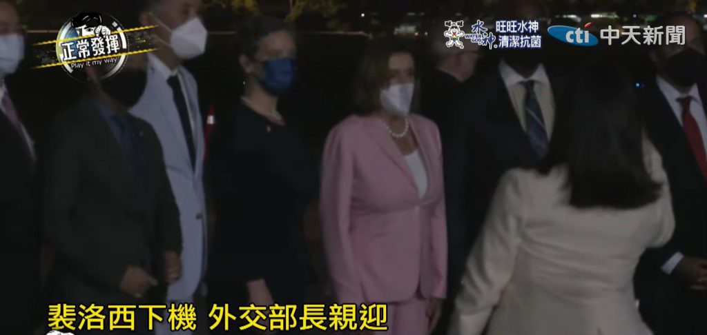 美國眾議院議長裴洛西（Nancy Pelosi）專機2日晚間10時多抵台。（圖／中天新聞）