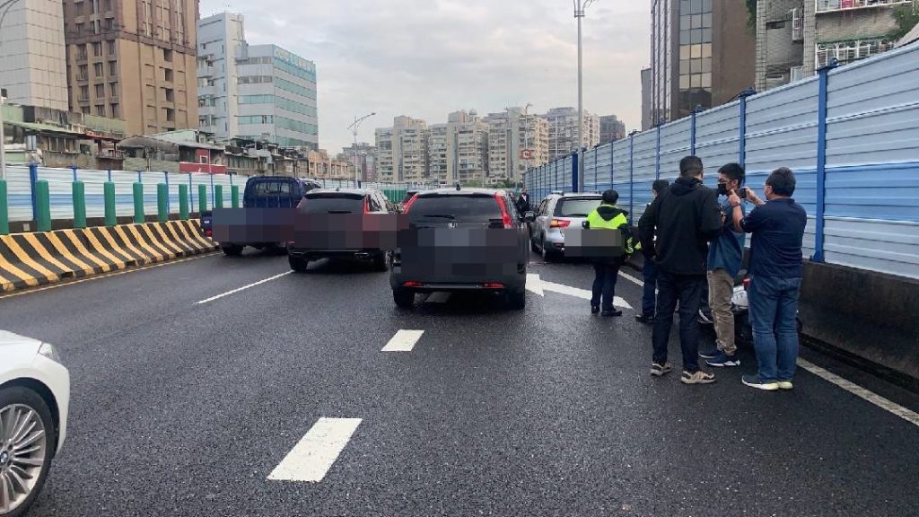 新生高架恐怖車禍。（圖／警方提供）