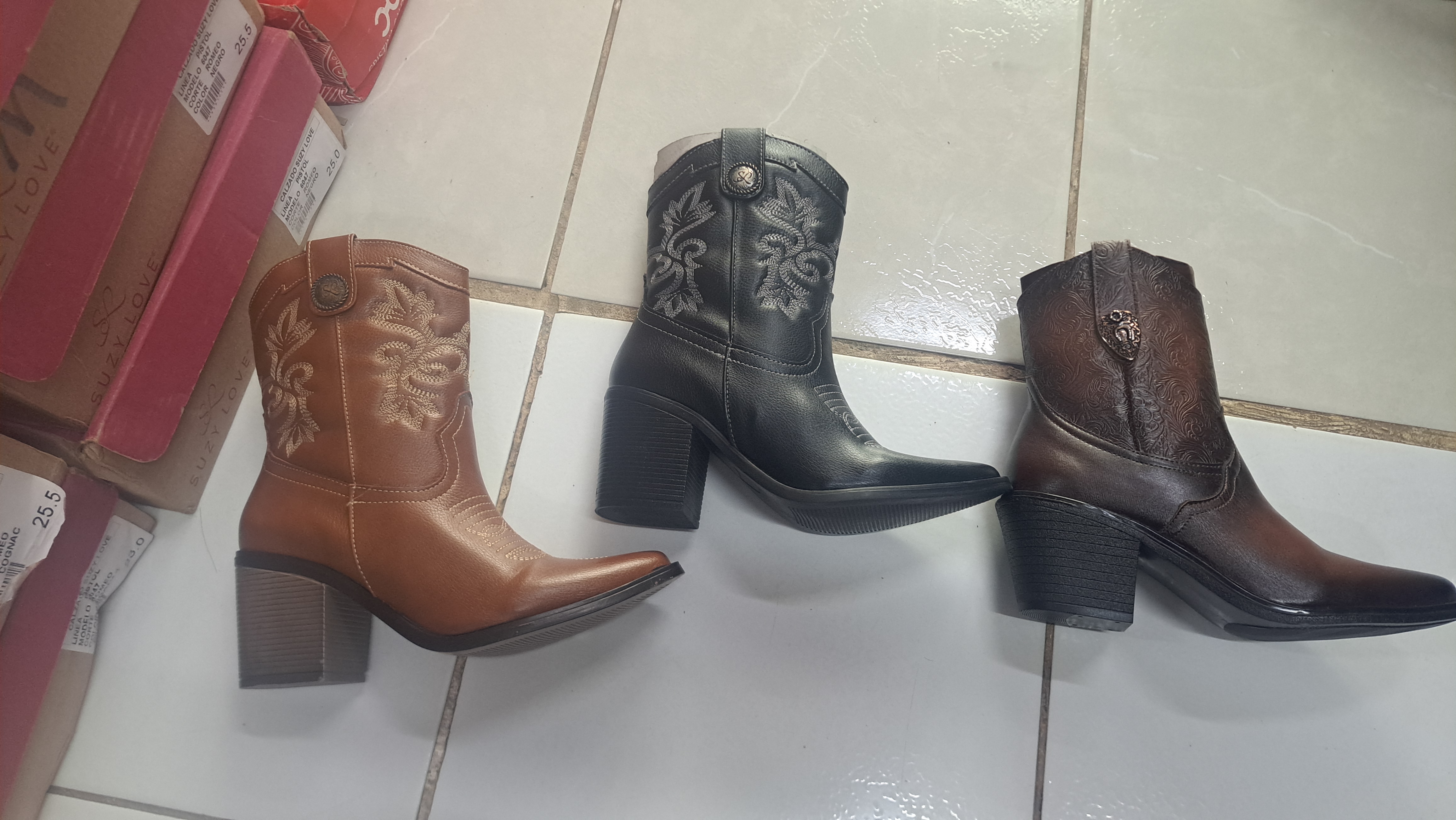 Botines bordados - MISS BELLA ZAPATERIA