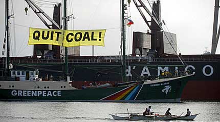 The Rainbow warrior blocks coal shipments at the Pagbilao coal-fired power plant in Quezon province, 150 kilometres southwest of Manila.