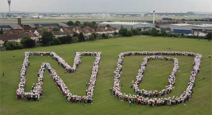 Thousands show their opposition to Heathrow expansion