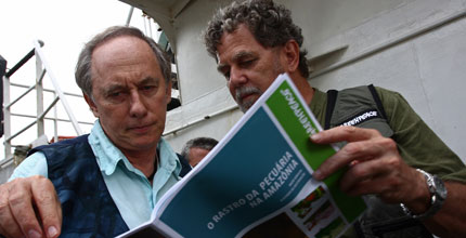 Brazilian environment secretary Carolos Minc and Greenpeace campaigner Paolo Adario