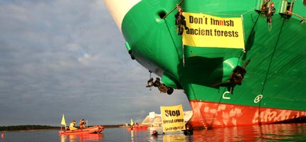 Greenpeace activists prevent Finnlines freight ship 'Antares' from loading pulp and paper in the Finnish port of Kemi