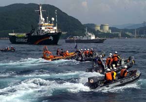 Greenpeace witness nuclear shipment leaving Japan